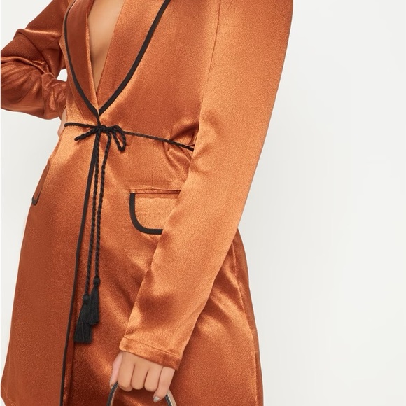 Pretty Little Thing Blazer Dress - Picture 4 of 4